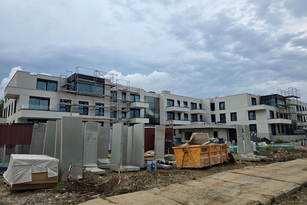 Elewacje i części wspólne — AGK Construction