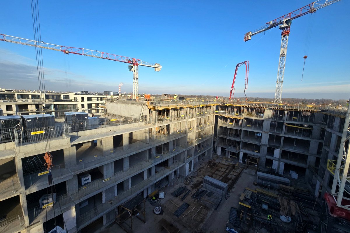 Żurawie i konstrukcja — AGK Construction